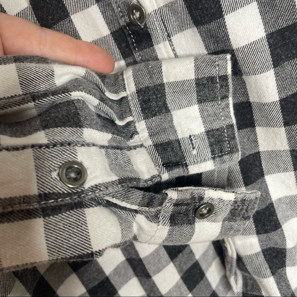 🍋Vanilla Star Black and white plaid flannel button up shirt Size Large - Picture 2 of 9
